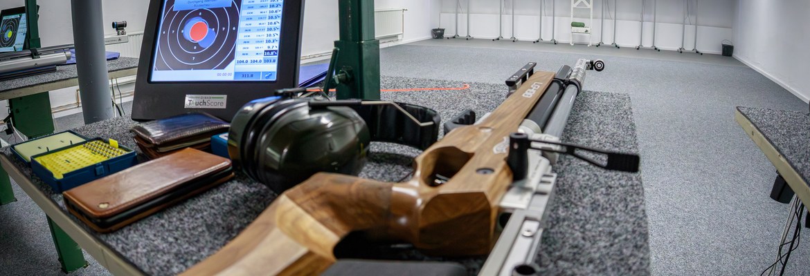 Luftgewehr und elektronische Trefferanzeige an unserem Druckluftstand