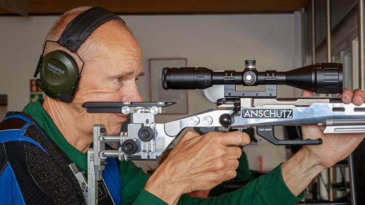 Kleinkalibergewehr mit Zielfernrohr